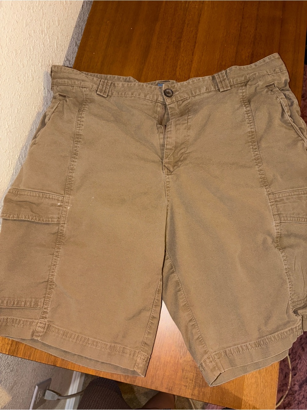 Tommy Bahama Men's Cargo Shorts in Khaki Brown Size 36